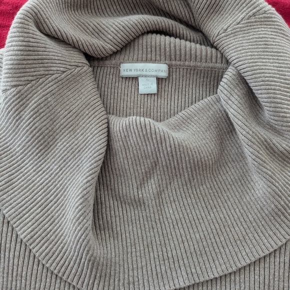 New York and company tunic sweater - Picture 2 of 3